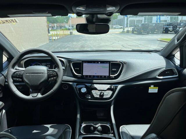 2027 Chrysler Pacifica Limited