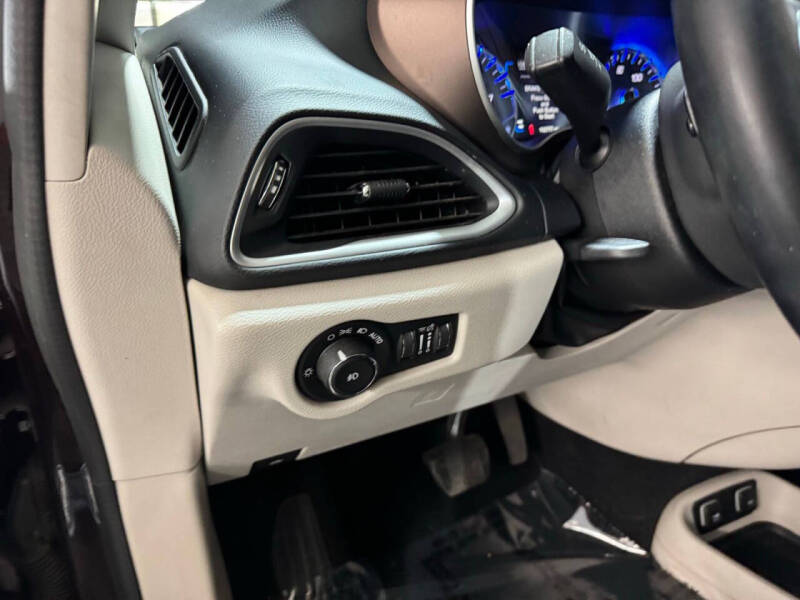 2017 Chrysler Pacifica Touring-L