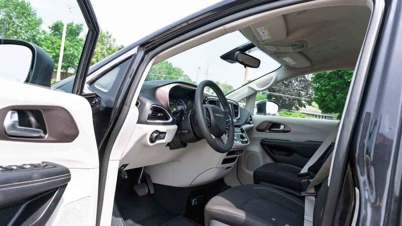 2024 Chrysler Voyager LX