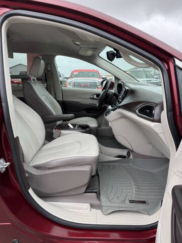 2017 Chrysler Pacifica Touring-L
