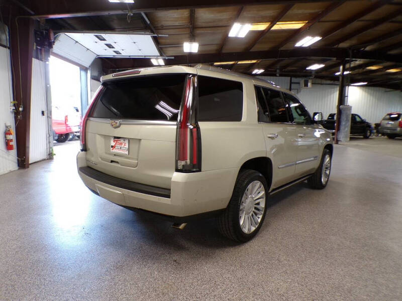 2017 Cadillac Escalade Platinum