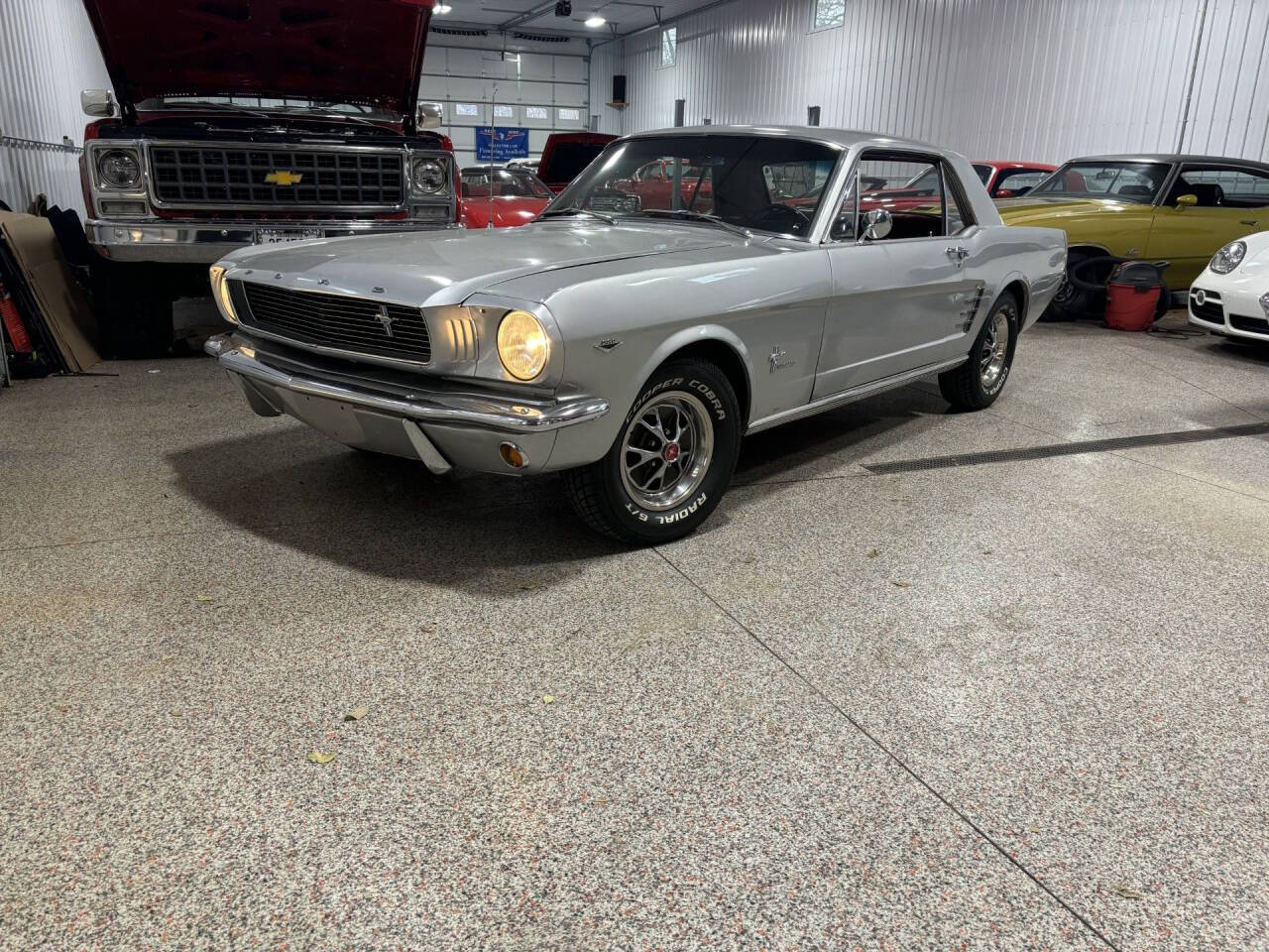 1966 Ford Mustang 4