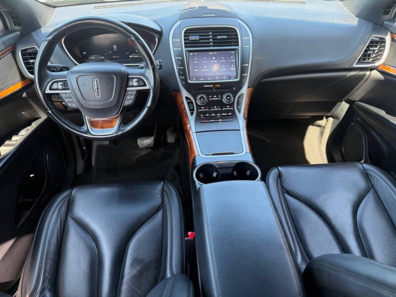 2019 Lincoln Nautilus Select