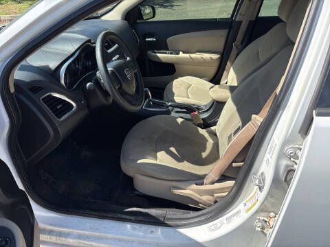 2012 Dodge Avenger SE V6