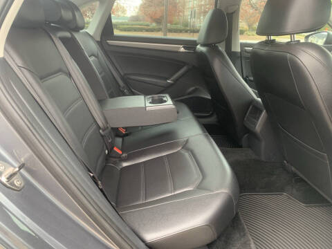 2017 Volkswagen Passat 1.8T R-Line