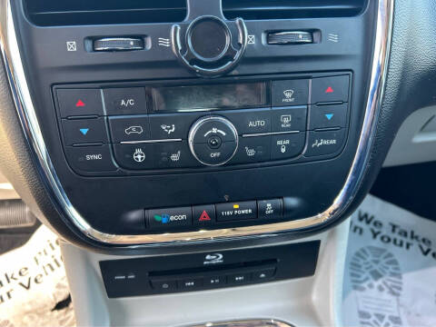 2015 Chrysler Town and Country Touring-L