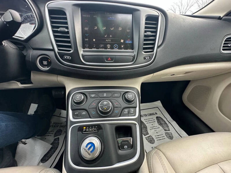 2016 Chrysler 200 Limited Platinum