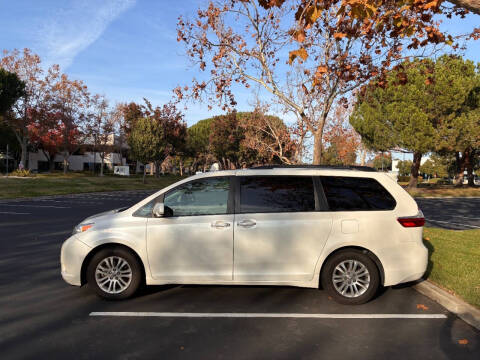 2015 Toyota Sienna XLE 8-Passenger