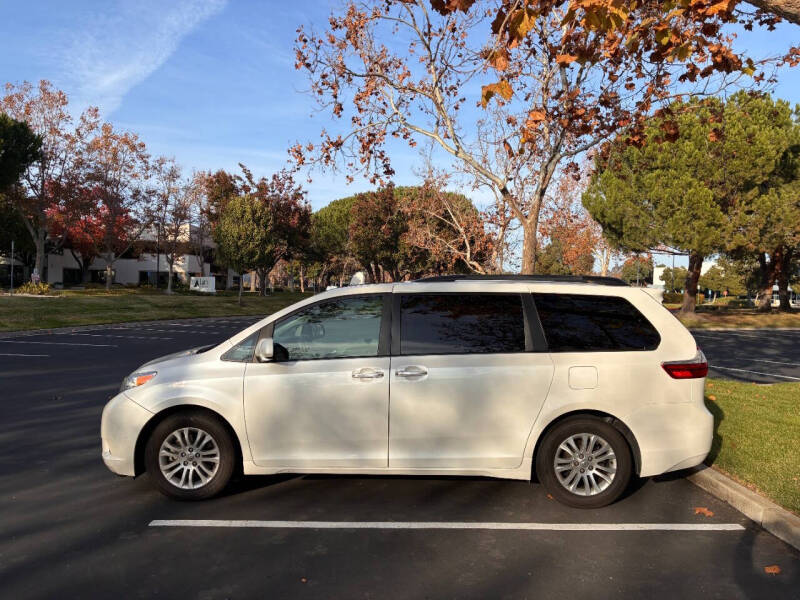 2015 Toyota Sienna XLE 8-Passenger