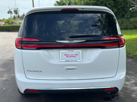 2023 Chrysler Pacifica Touring L