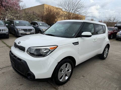 2015 Kia Soul for sale at Car Spot Auto Sales in Sacramento CA
