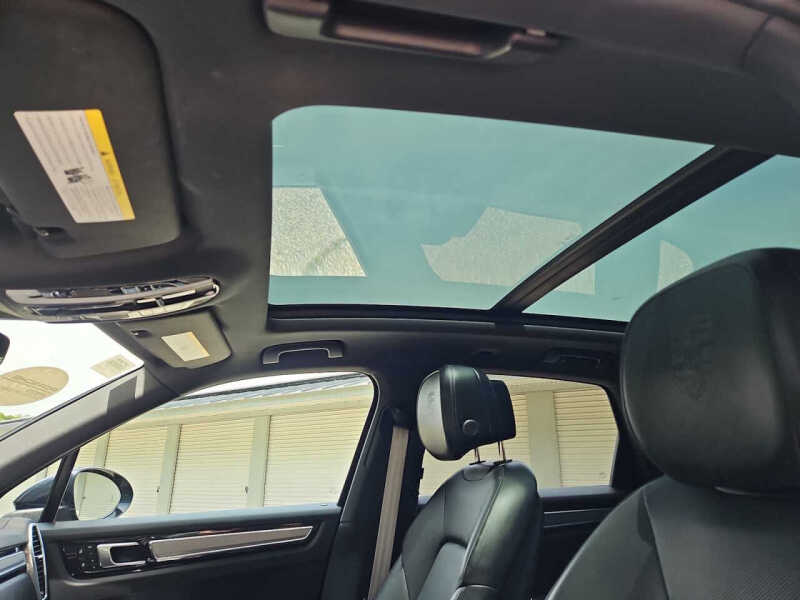 2023 Porsche Cayenne Platinum Edition