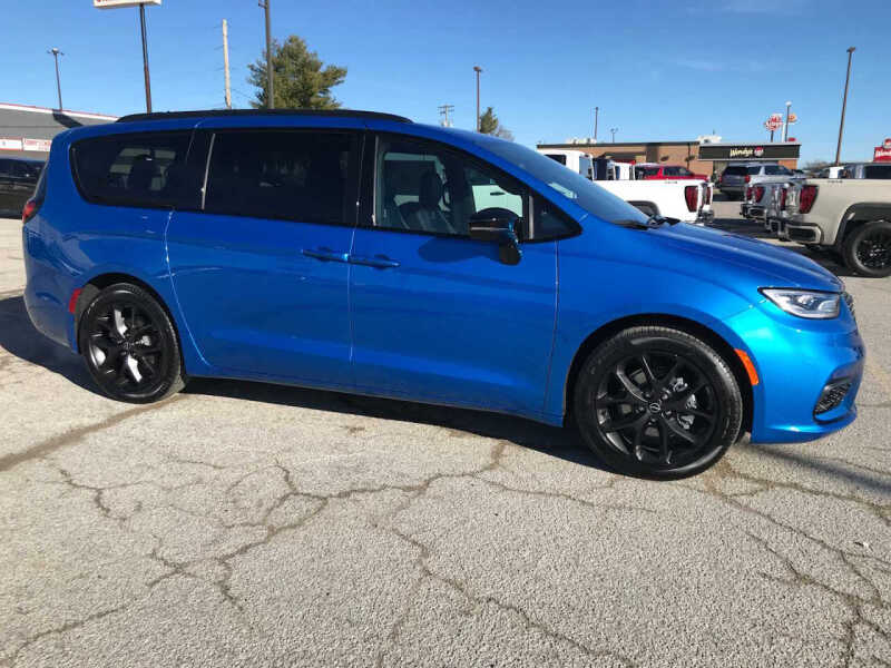 2026 Chrysler Pacifica Select