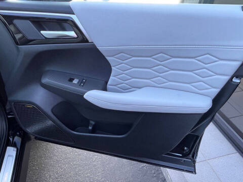 2025 Mitsubishi Outlander SEL Platinum Edition