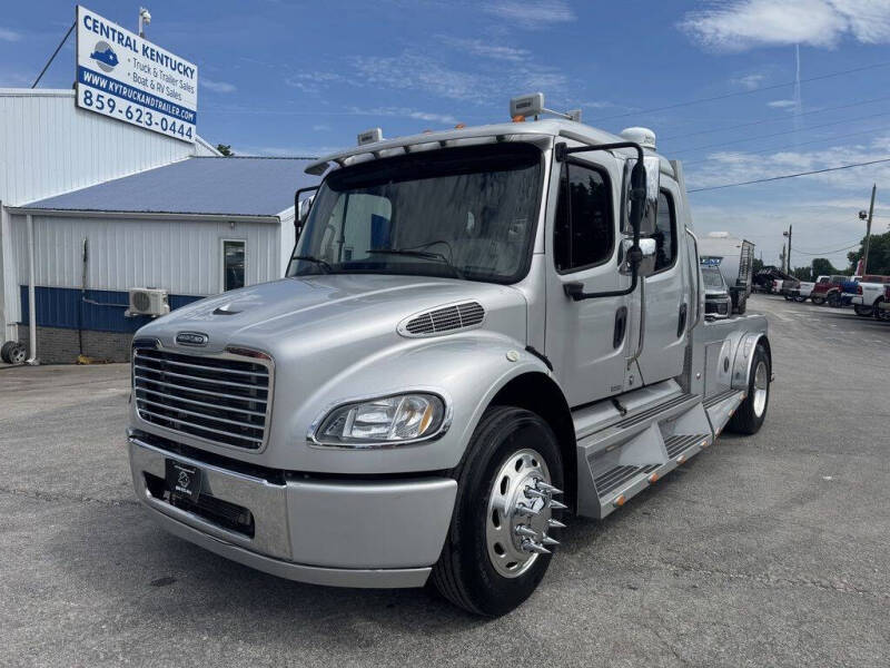 2005 Freightliner M2 106