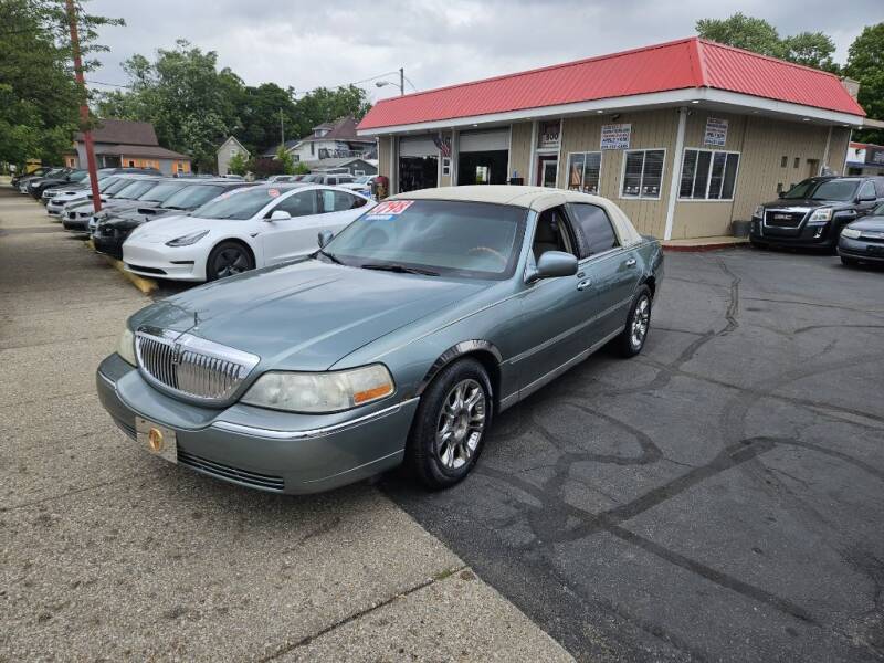 2005 Lincoln Town Car for sale at THE PATRIOT AUTO GROUP LLC in Elkhart IN