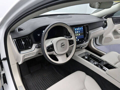 2025 Volvo S60 B5 Plus