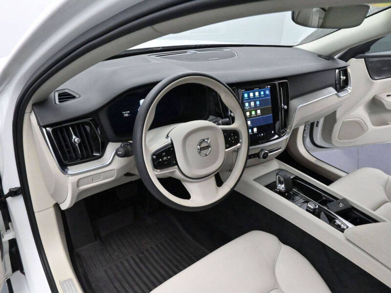 2025 Volvo S60 B5 Plus