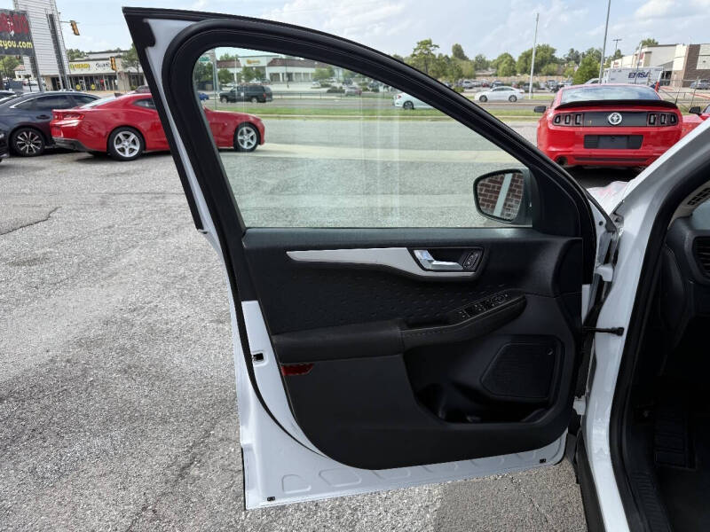 2020 Ford Escape SE