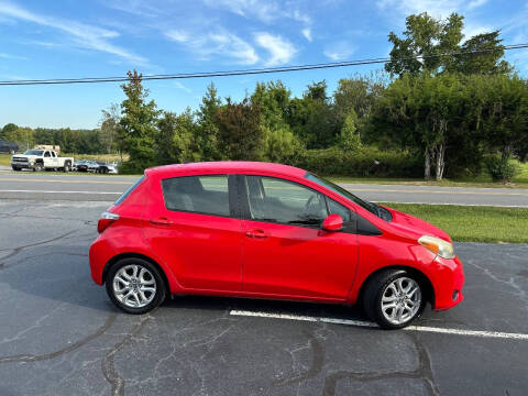 2012 Toyota Yaris 5-Door LE
