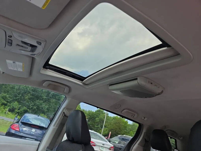 2014 Toyota Sienna SE 8-Passenger