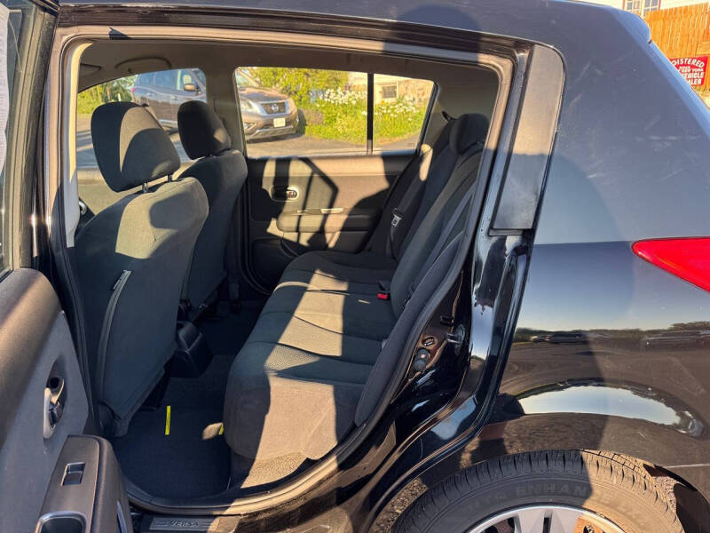 2010 Nissan Versa 1.8 S