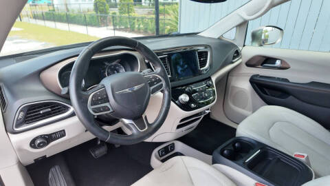 2017 Chrysler Pacifica Touring-L