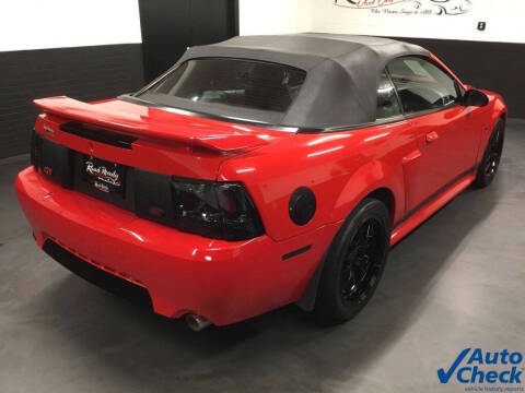 2004 Ford Mustang GT Deluxe