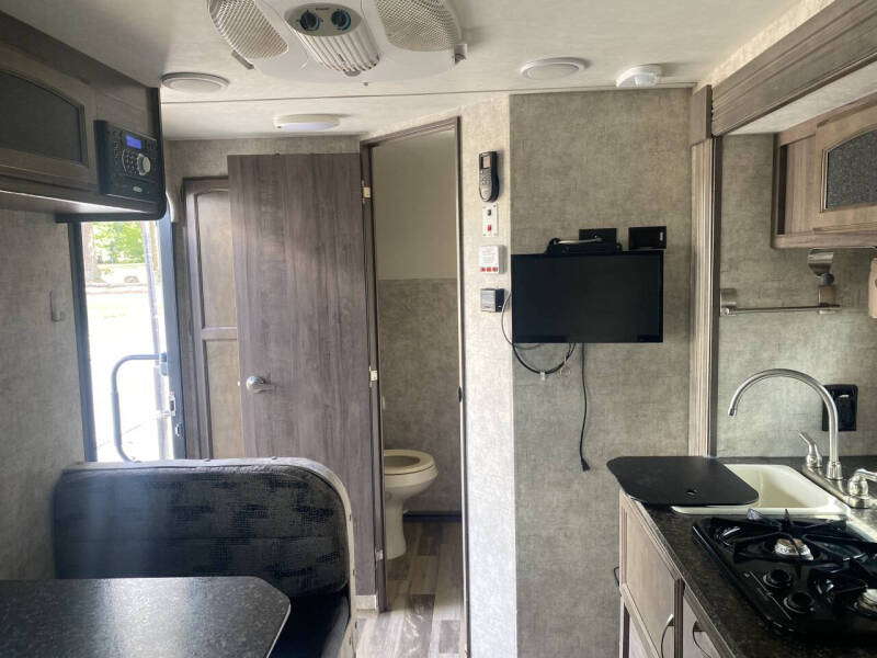 2017 Winnebago Winniedrop 170S