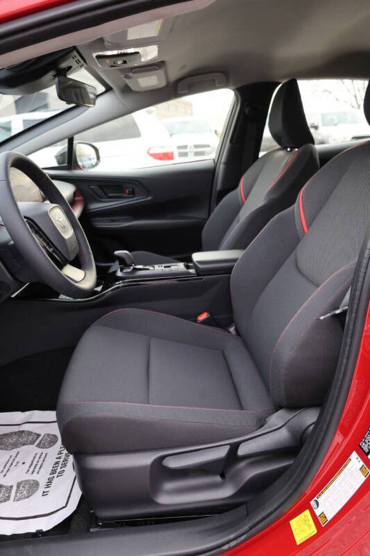 2025 Toyota Prius Plug-in Hybrid SE