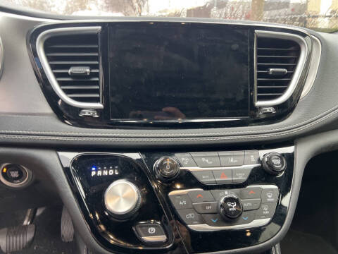 2022 Chrysler Pacifica Hybrid Limited