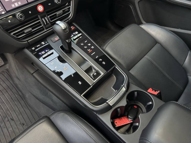 2024 Porsche Macan T