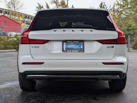 2025 Volvo V60 Cross Country B5 Plus