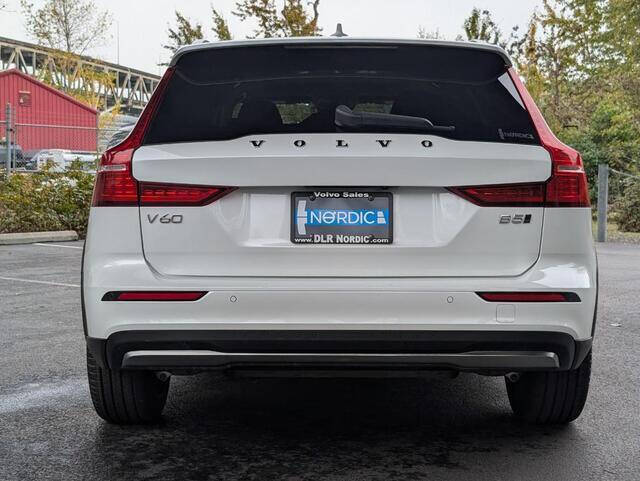 2025 Volvo V60 Cross Country B5 Plus