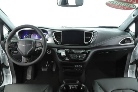 2022 Chrysler Pacifica Hybrid Touring L