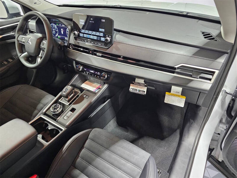 2025 Mitsubishi Outlander PHEV SE