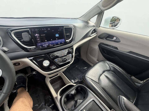 2022 Chrysler Pacifica Touring L