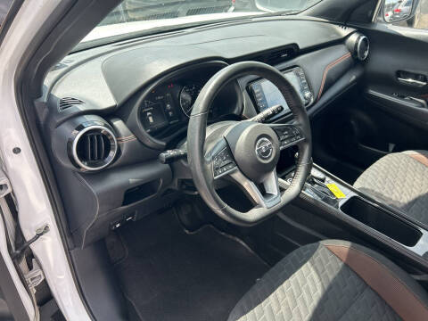 2021 Nissan Kicks SR