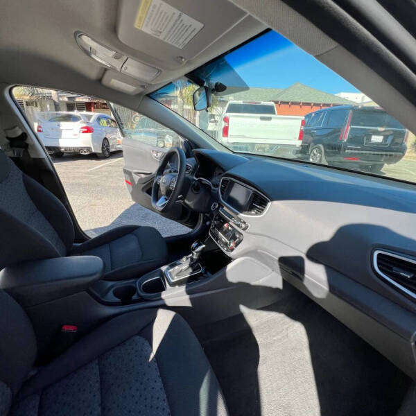 2017 Hyundai Ioniq Hybrid Blue