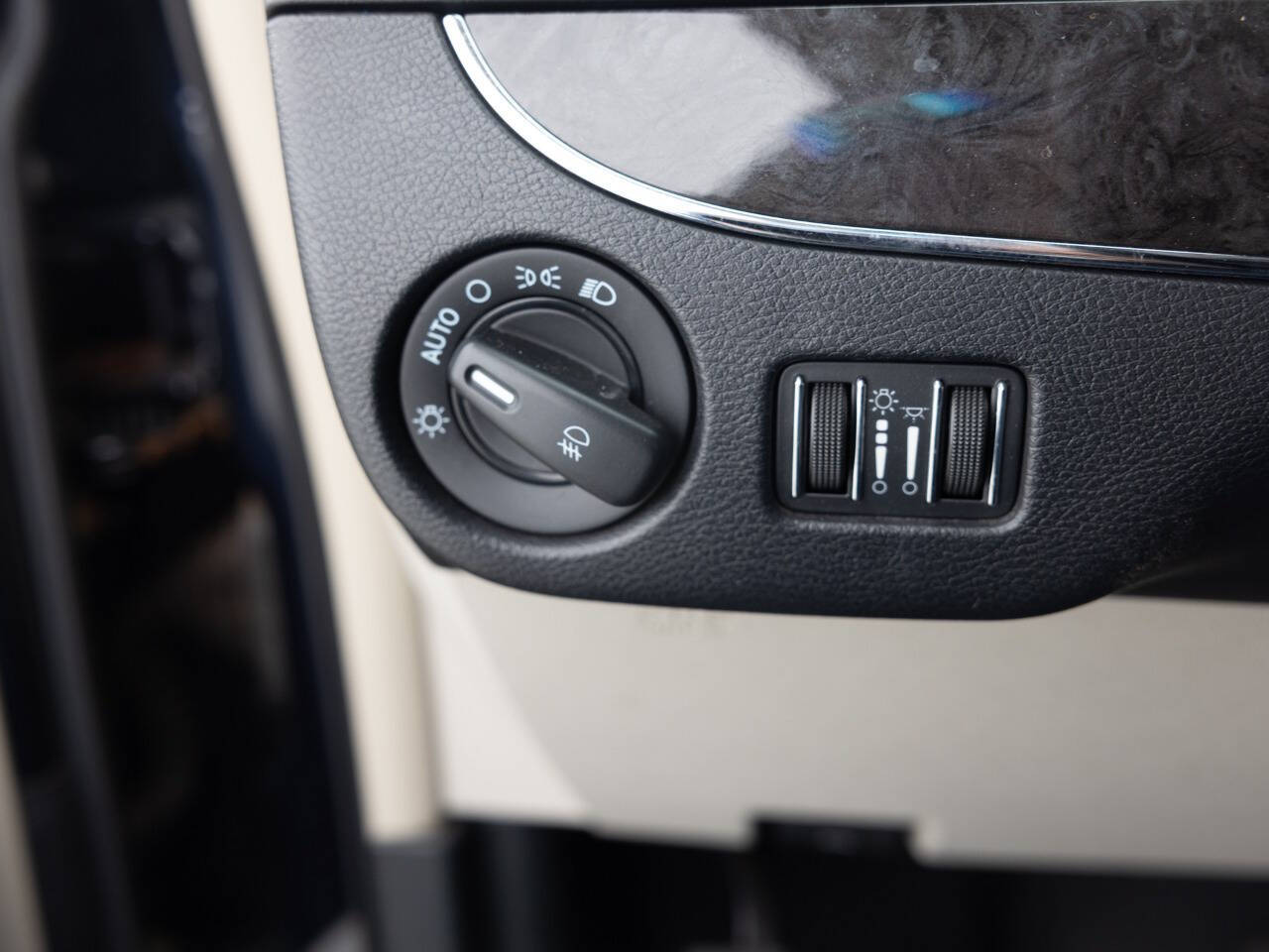 Used Car 2011 Chrysler Town And Country  Touring 4dr Mini Van For Sale Under $10,000 In Coal City, Illinois