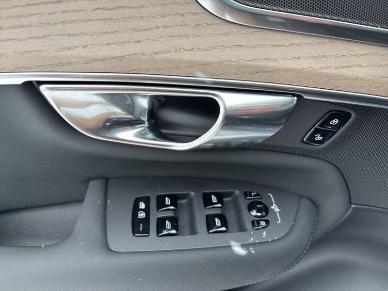 2026 Volvo XC90 B6 Core