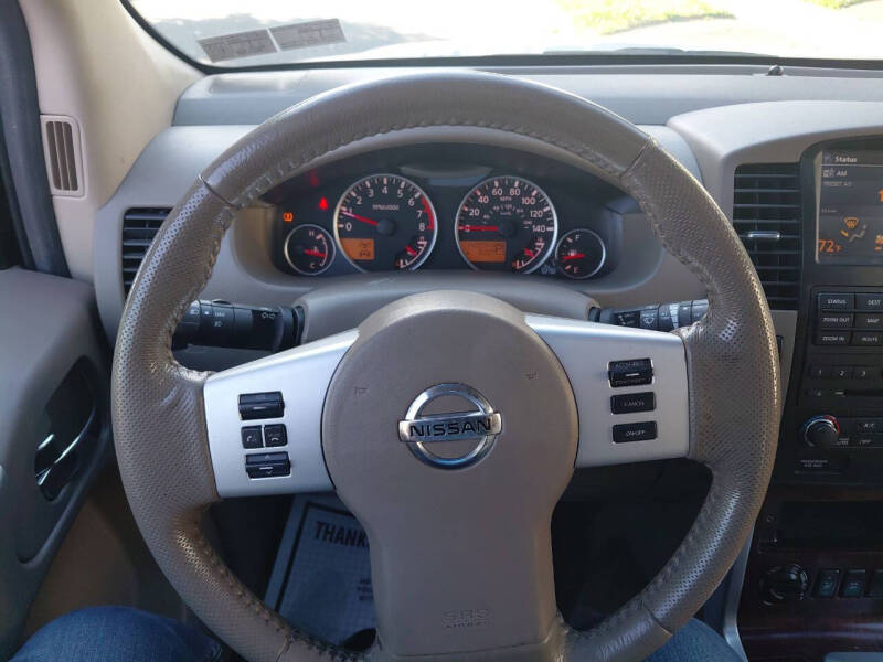 2012 Nissan Pathfinder LE