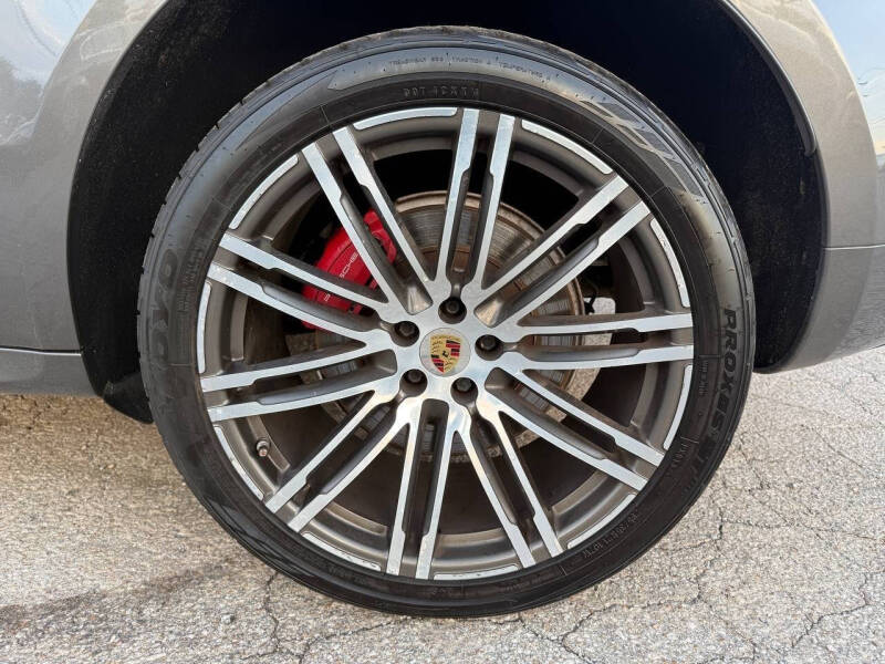 2018 Porsche Macan Turbo