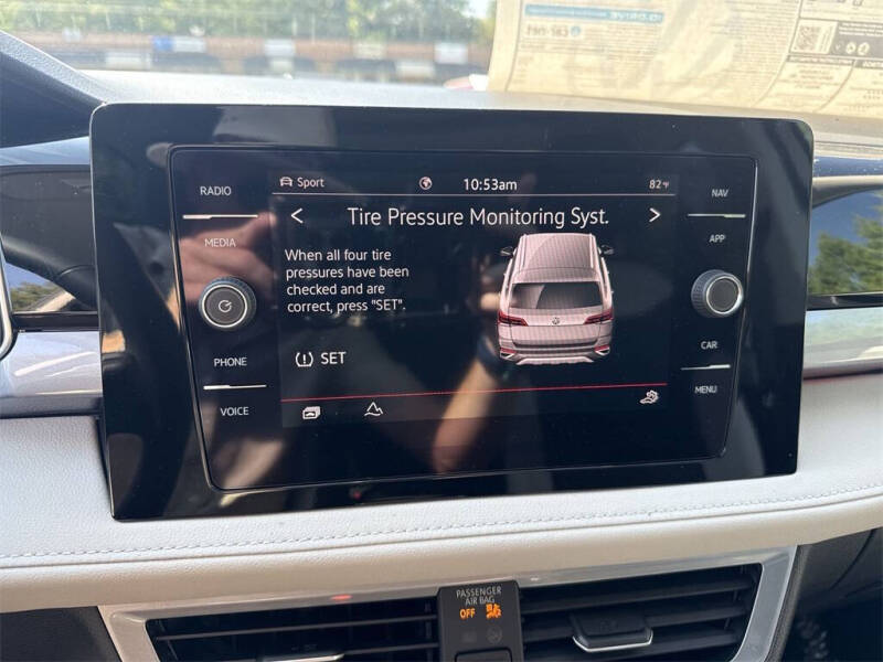 2025 Volkswagen Taos SEL 4Motion