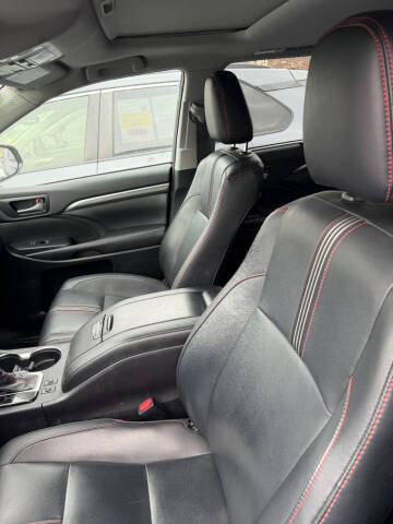 2019 Toyota Highlander SE