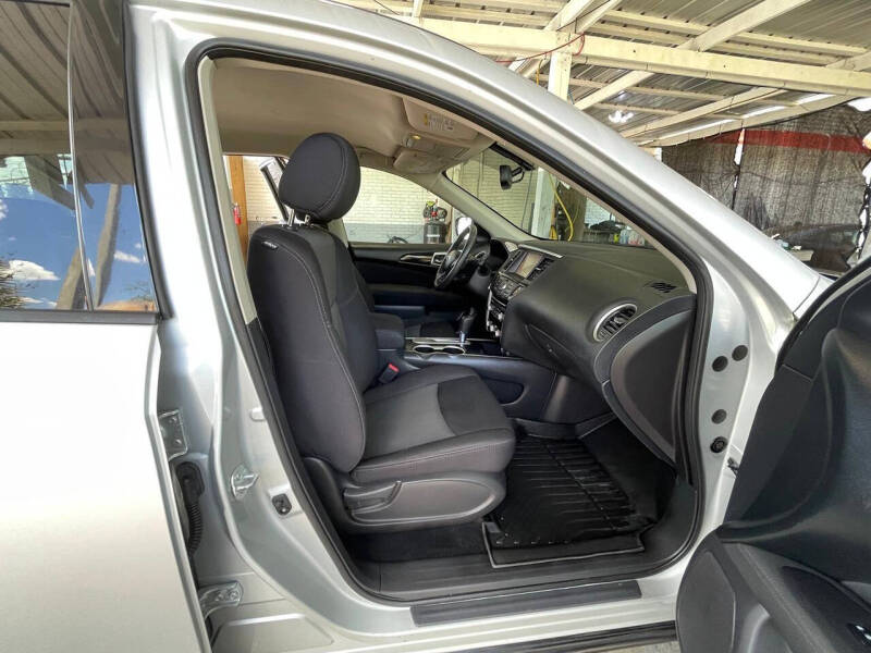 2017 Nissan Pathfinder SV