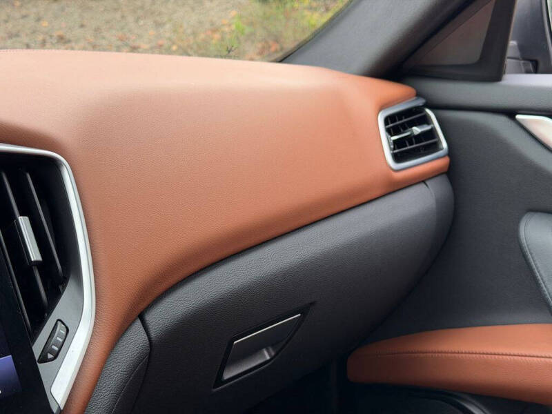 2022 Maserati Ghibli Modena Q4