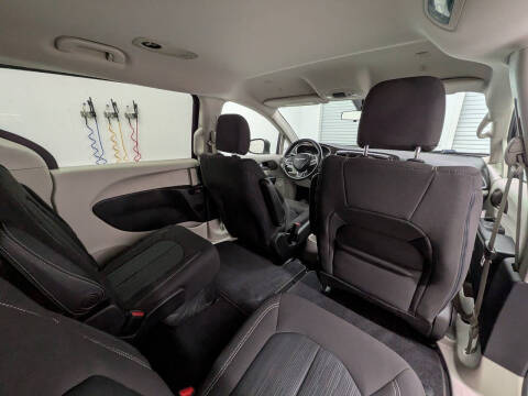2020 Chrysler Voyager LX