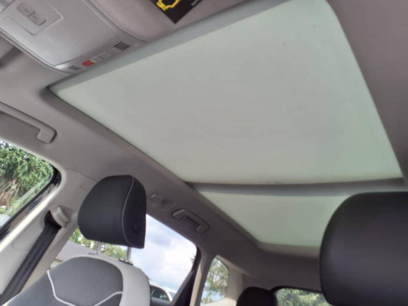 2025 Volkswagen Taos SE 4Motion