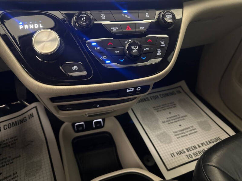 2017 Chrysler Pacifica Touring-L Plus
